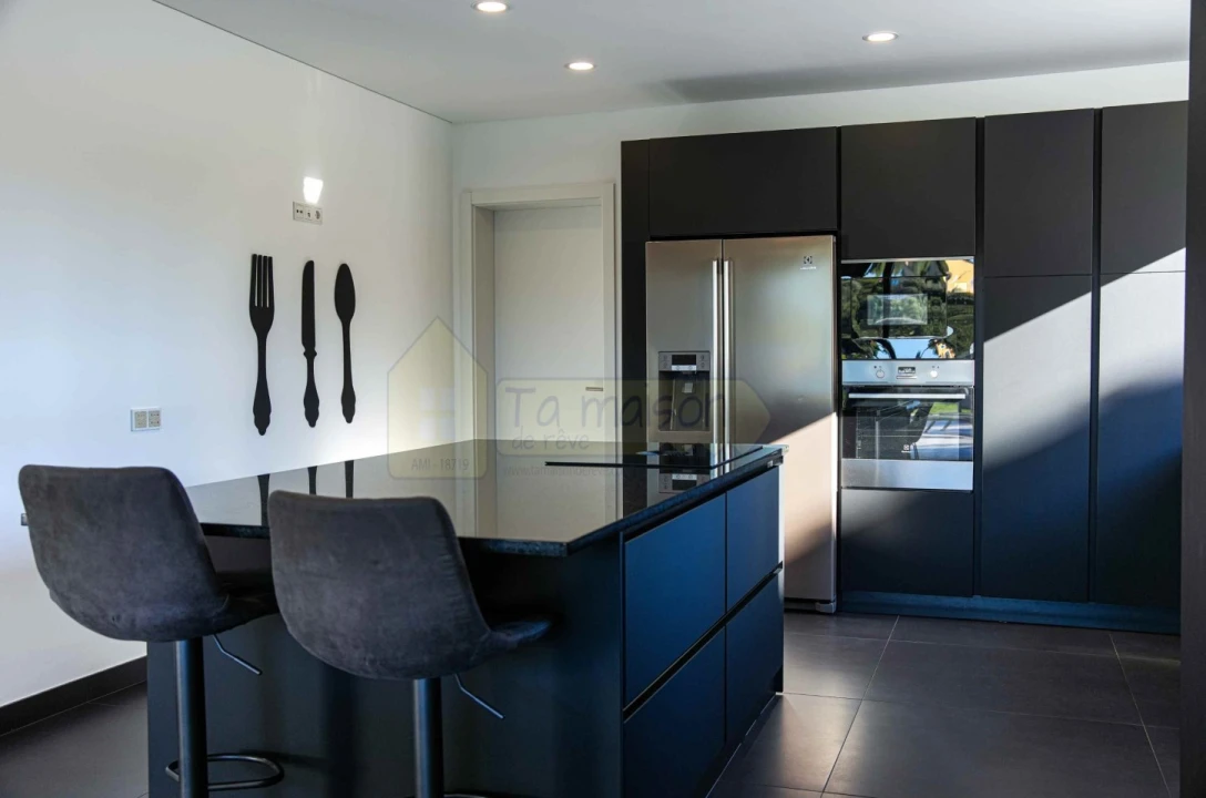 Moradia T4 para Venda em Guia Foto 7