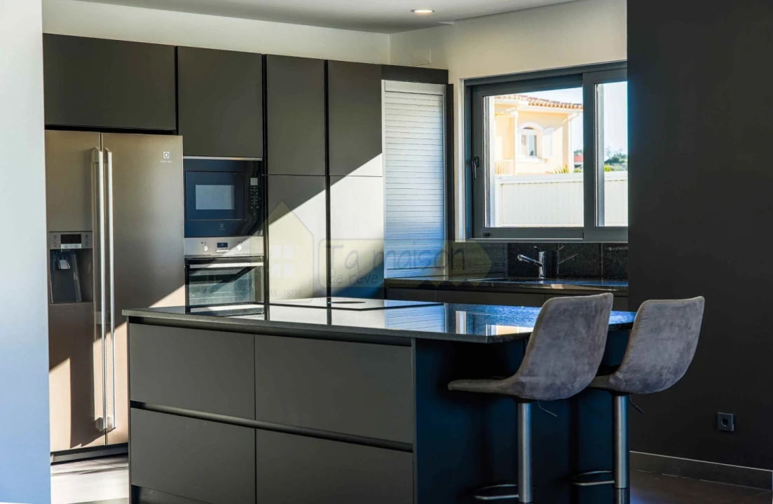 Moradia T4 para Venda em Guia Foto 8