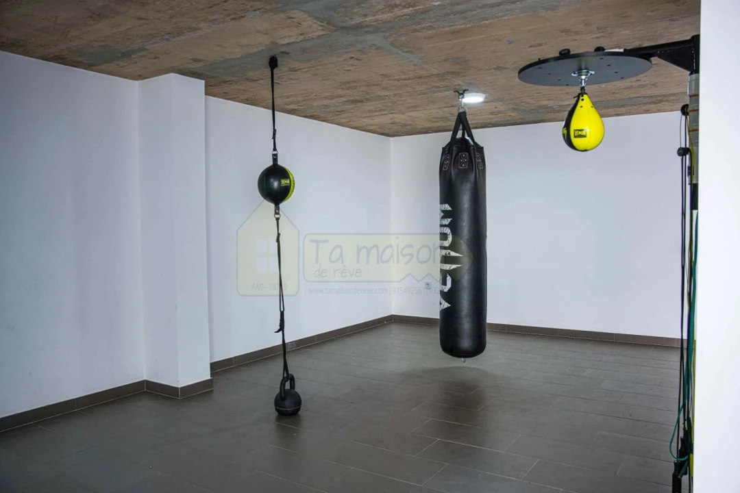 Moradia T4 para Venda em Guia Foto 28