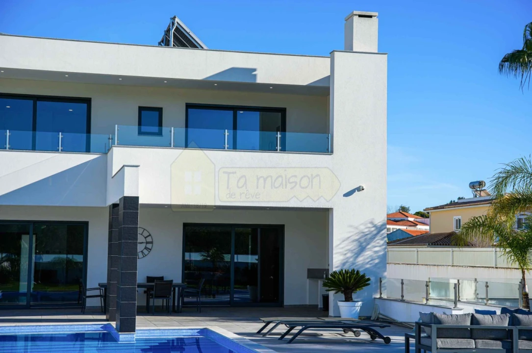 Moradia T4 para Venda em Guia Foto 30