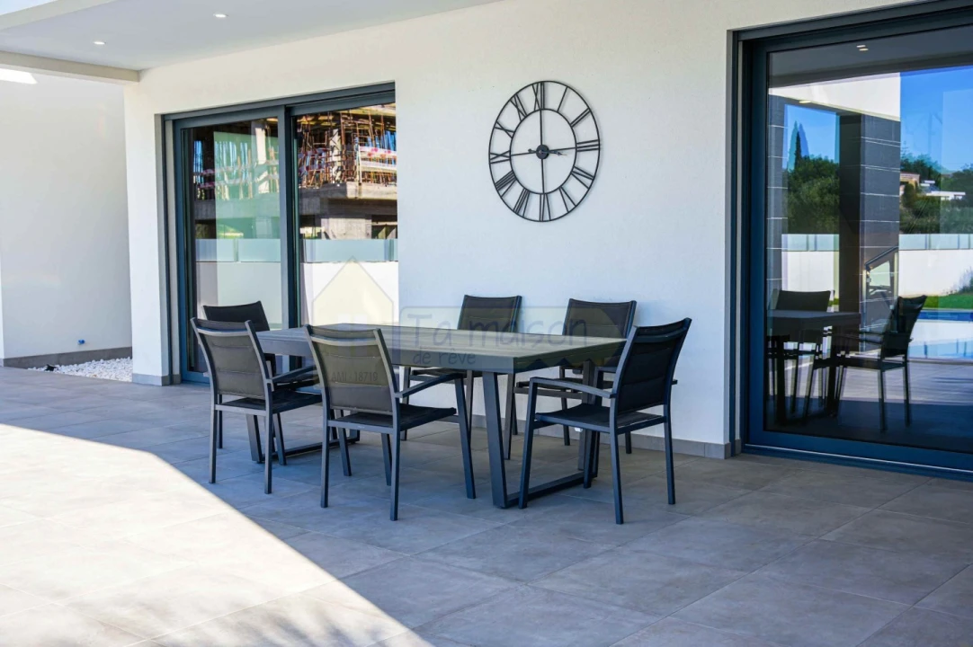 Moradia T4 para Venda em Guia Foto 32