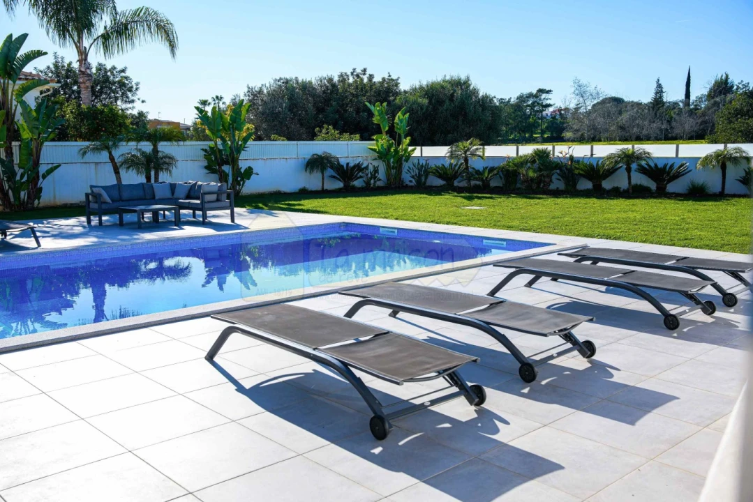 Moradia T4 para Venda em Guia Foto 36