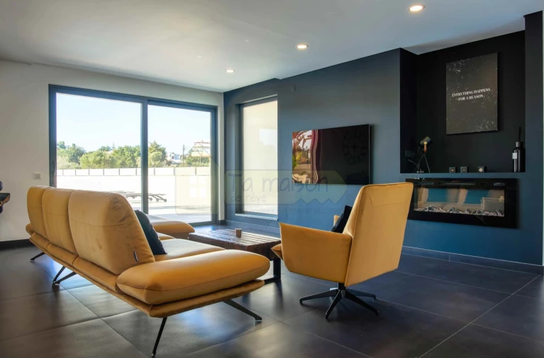 Moradia T4 para Venda em Guia Foto 4