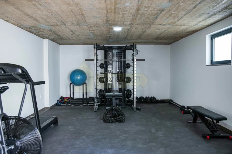 Moradia T4 para Venda em Guia Foto 26