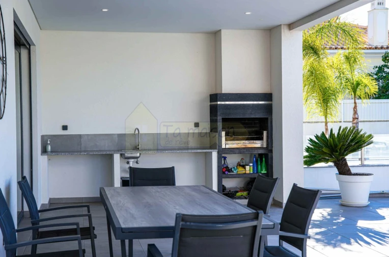 Moradia T4 para Venda em Guia Foto 37