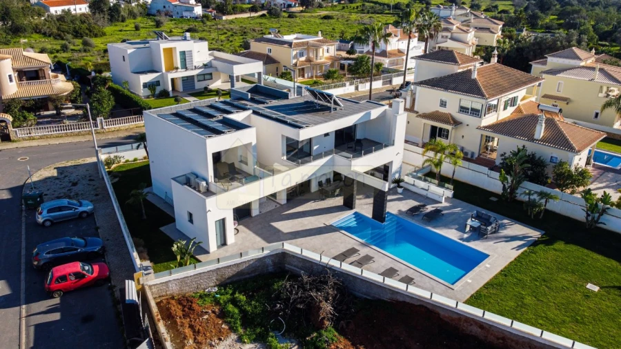 Moradia T4 para Venda em Guia Foto 42