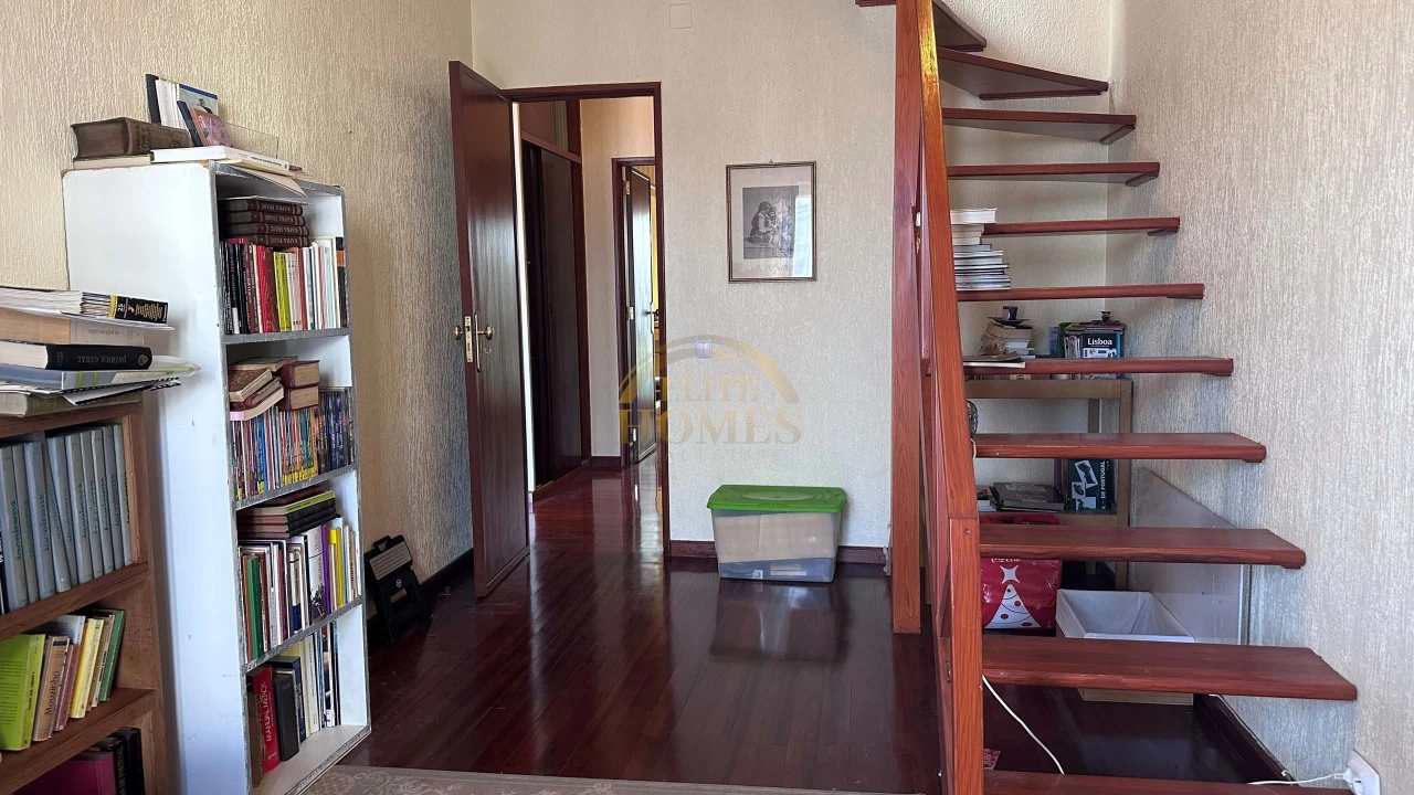 Moradia T6 para Venda em Loures Foto 12