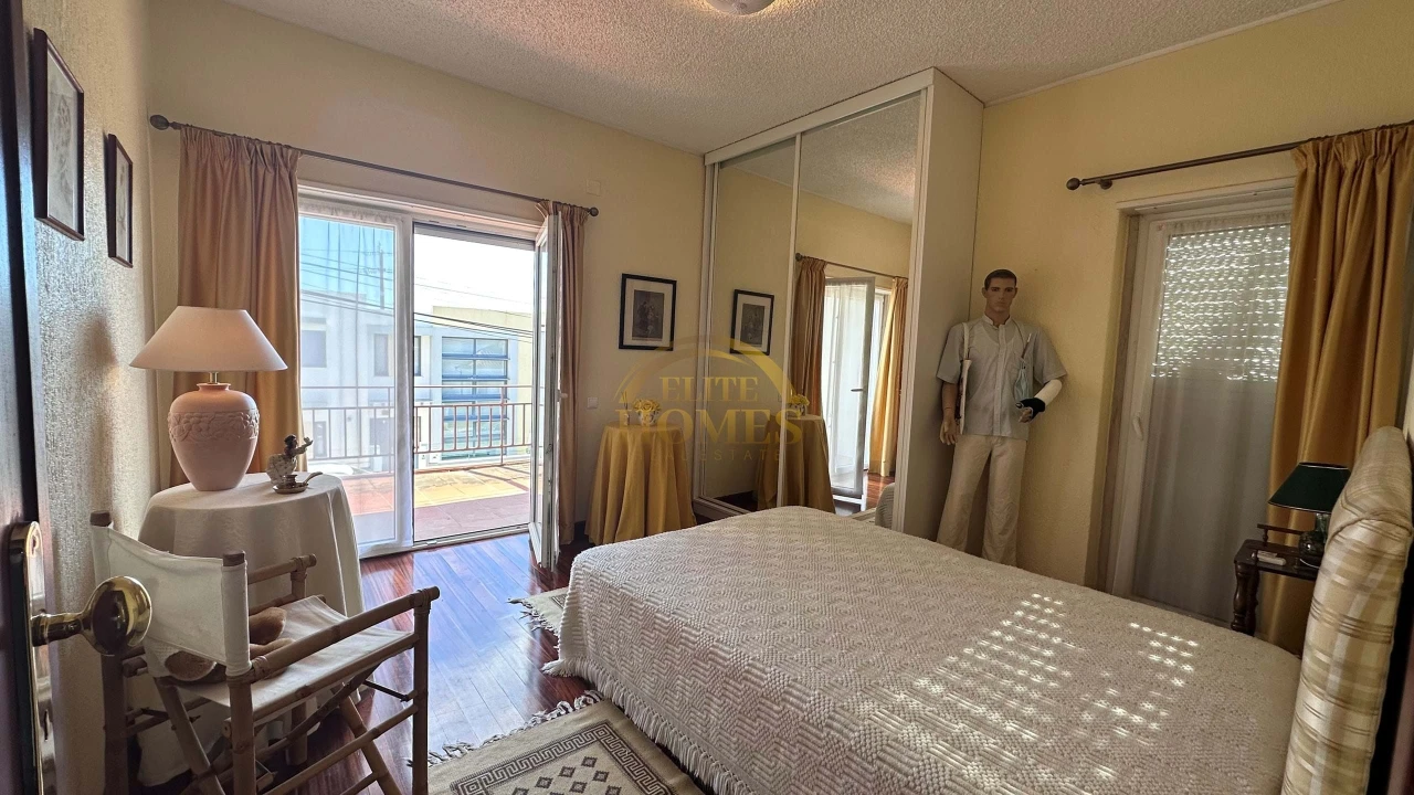 Moradia T6 para Venda em Loures Foto 13