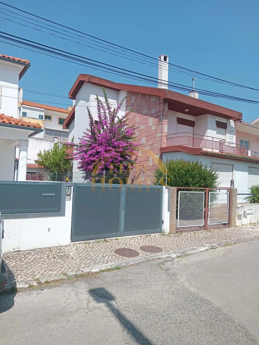 Moradia T6 para Venda em Loures