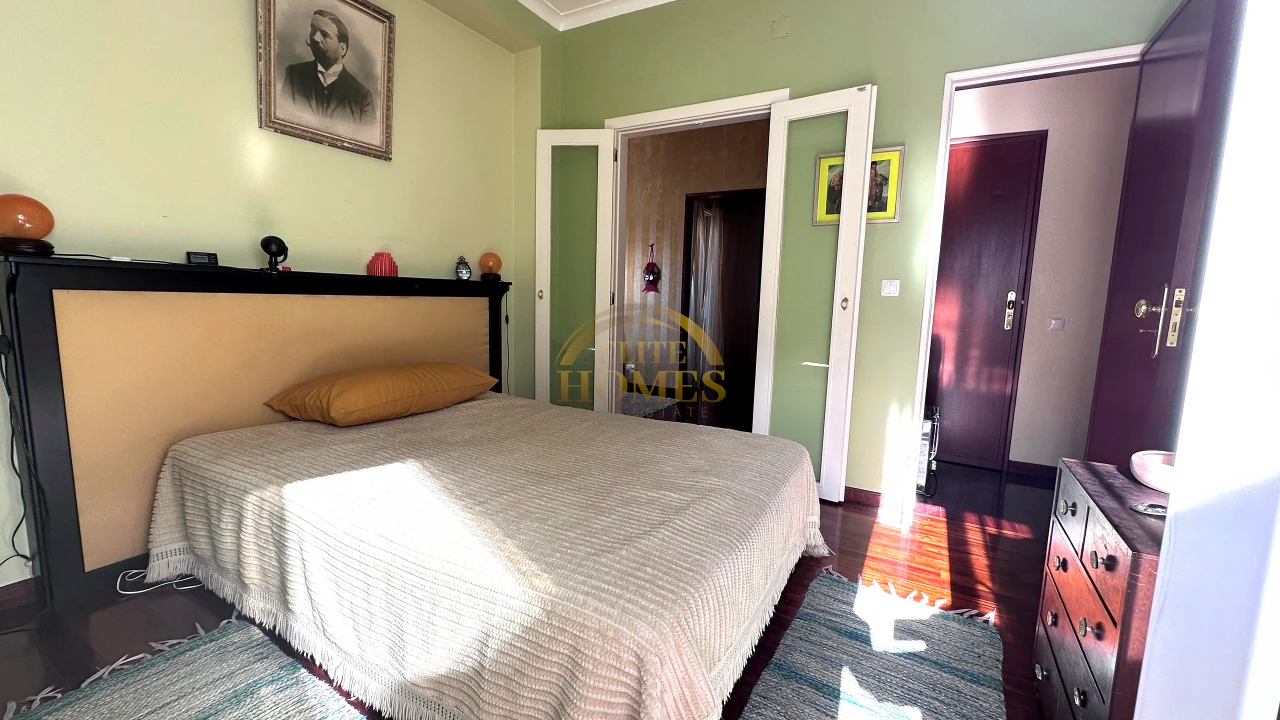 Moradia T6 para Venda em Loures Foto 28