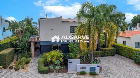 Moradia T4 para Venda em Quarteira