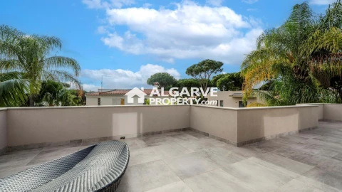 Moradia T4 para Venda em Quarteira