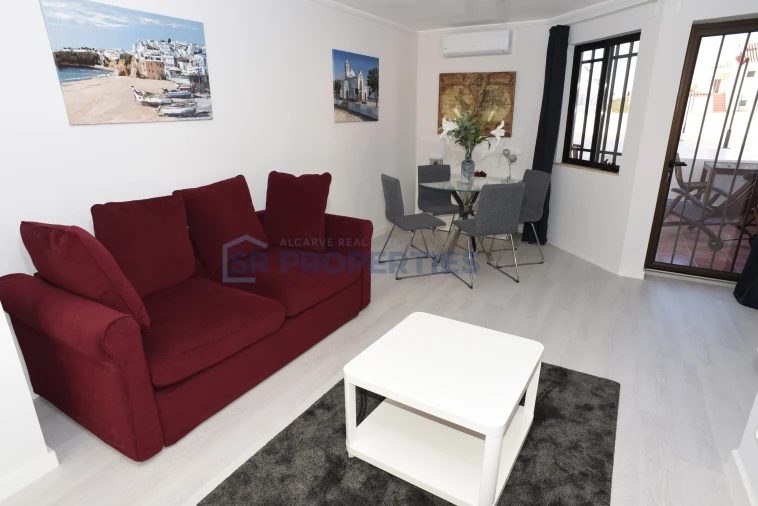 Apartamento T1 para Venda em Quarteira Foto 3