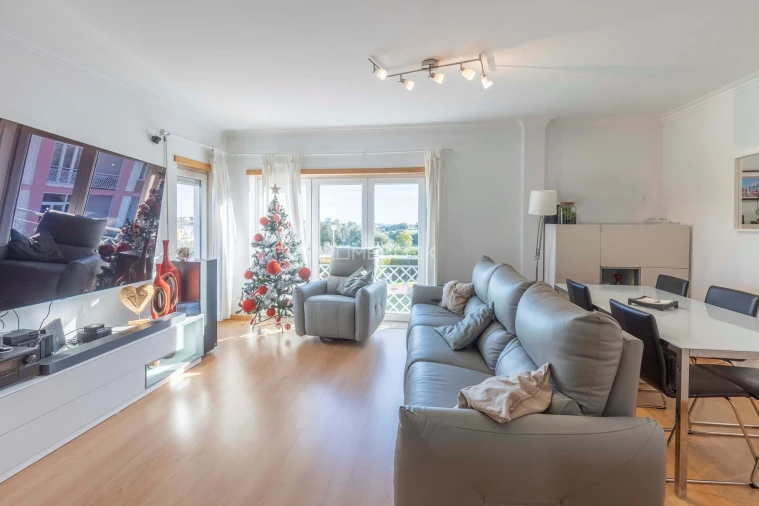 Apartamento T3 para Venda em São Domingos de Rana Foto 3