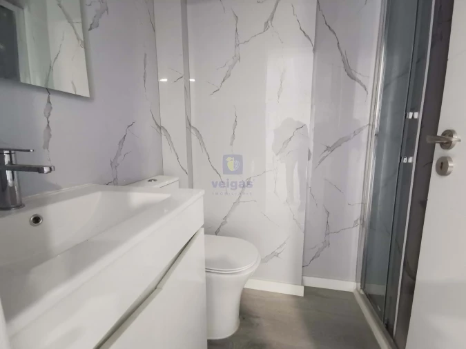 Apartamento T2 para Venda em Benfica Foto 3