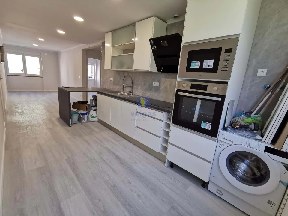 Apartamento T2 para Venda em Benfica Foto 1