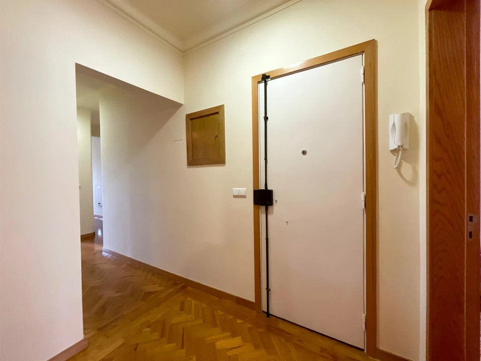 Apartamento T2 para Arrendamento em Benfica Foto 7