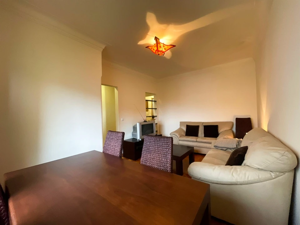 Apartamento T2 para Arrendamento em Benfica Foto 5