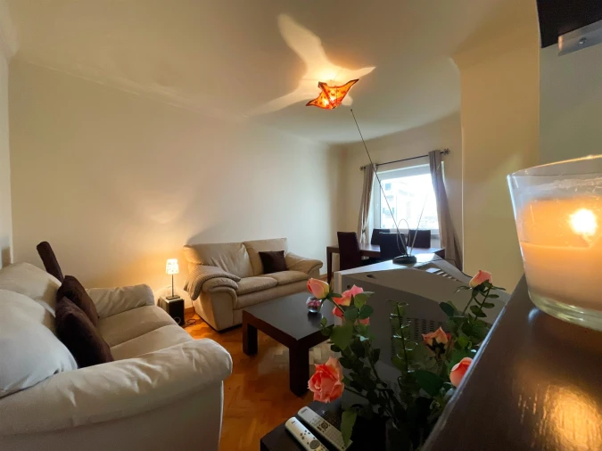 Apartamento T2 para Arrendamento em Benfica Foto 3