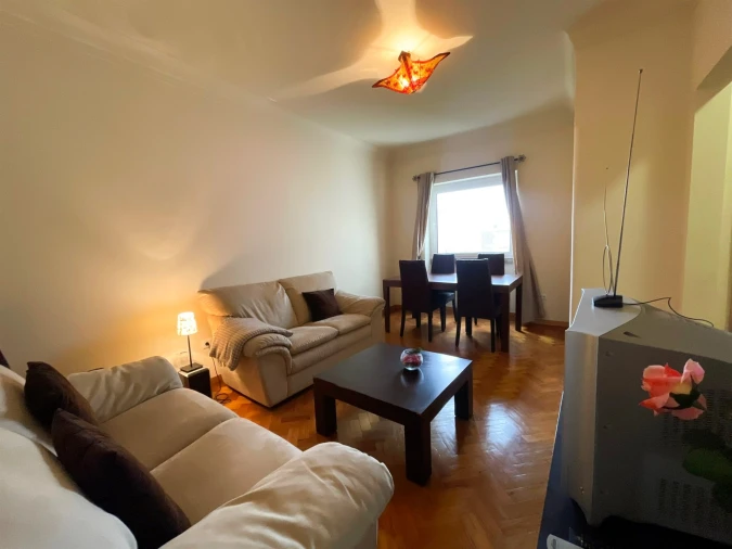 Apartamento T2 para Arrendamento em Benfica Foto 4