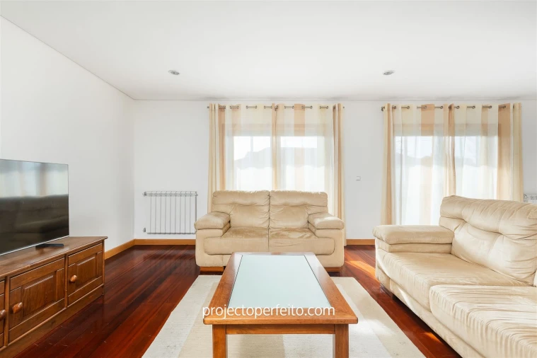 Moradia T4 para Venda em Anta e Guetim Foto 2