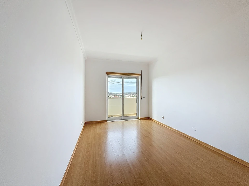 Apartamento T3 para Arrendamento em Caldas da Rainha - Santo Onofre e Serra do Bouro Foto 7