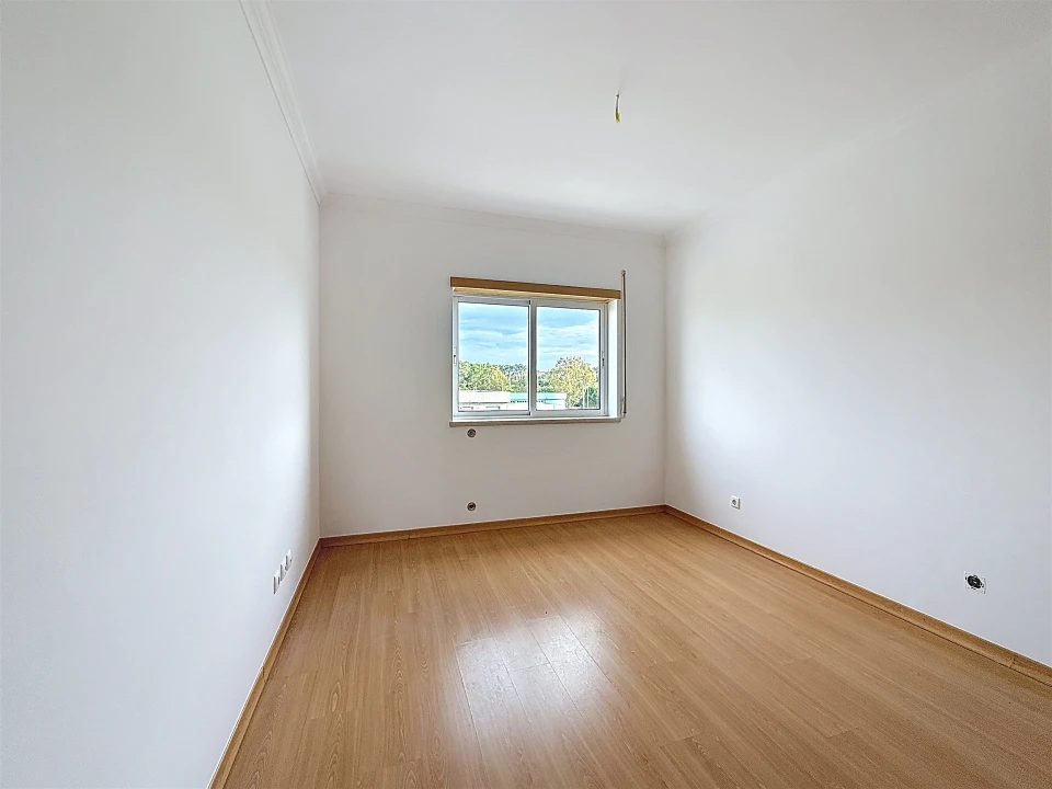 Apartamento T3 para Arrendamento em Caldas da Rainha - Santo Onofre e Serra do Bouro Foto 13