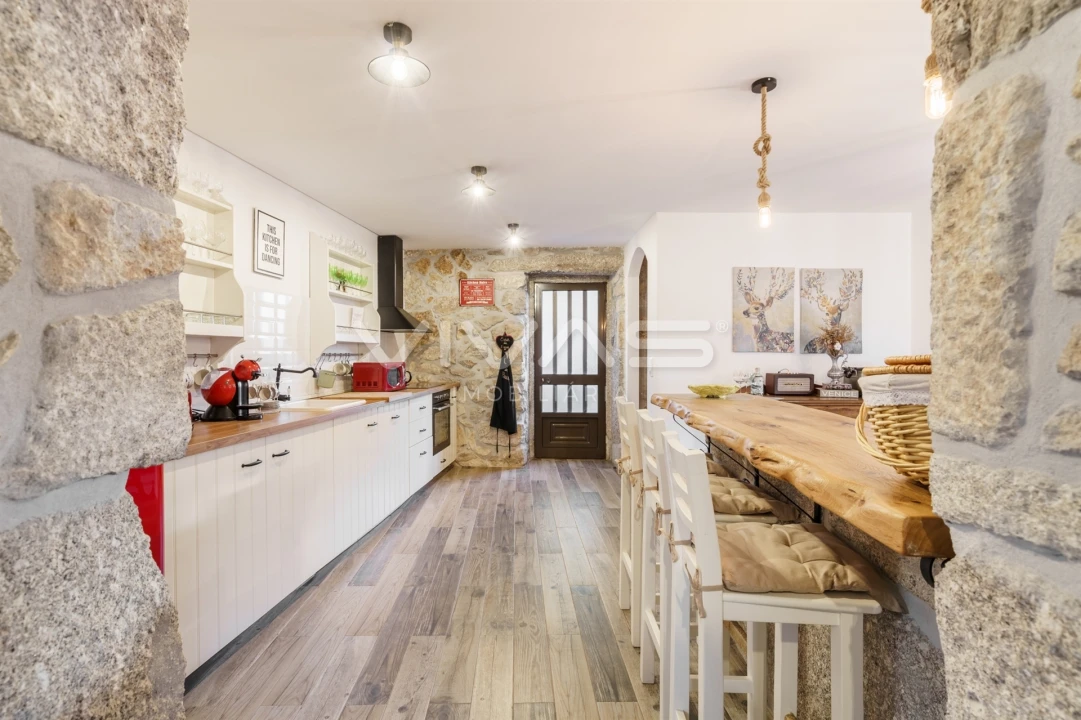 Moradia T4 para Venda em Valbom (São Pedro), Passô e Valbom (São Martinho) Foto 7