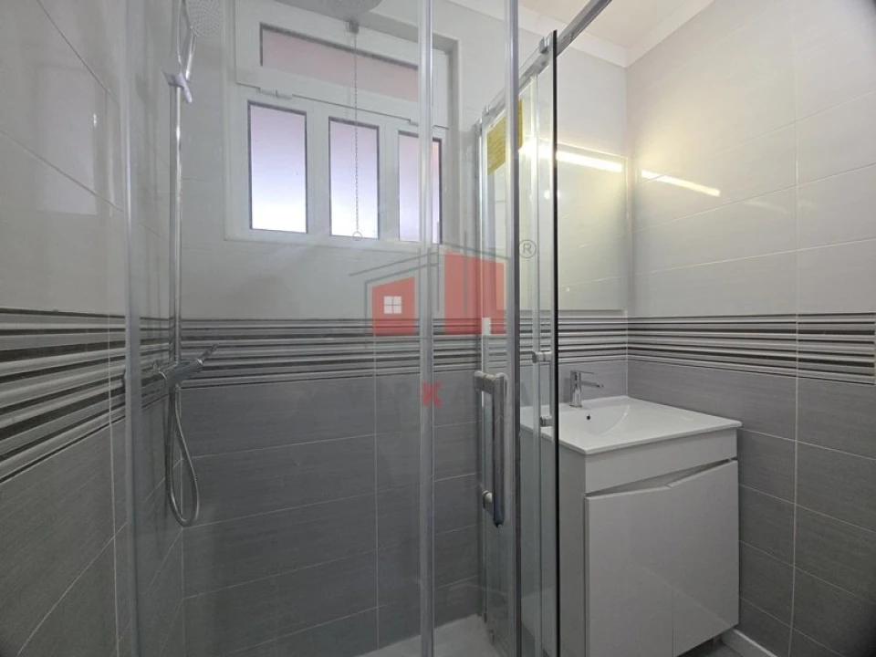 Apartamento T2 para Venda em Pontinha e Famões Foto 9