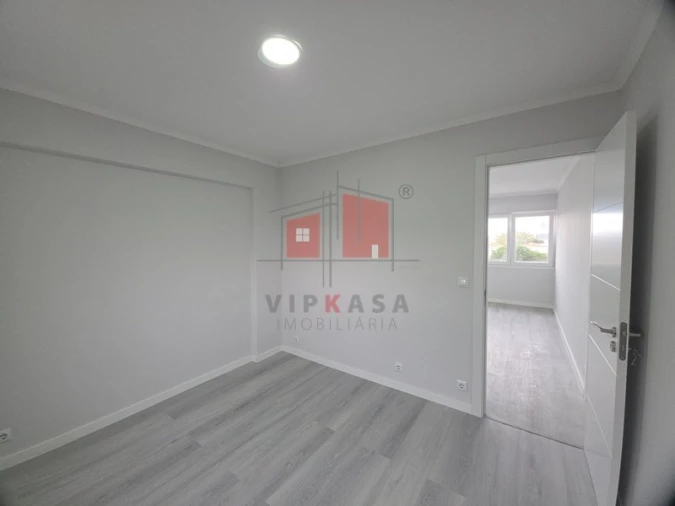 Apartamento T2 para Venda em Pontinha e Famões Foto 6