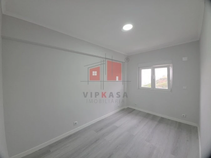 Apartamento T2 para Venda em Pontinha e Famões Foto 3