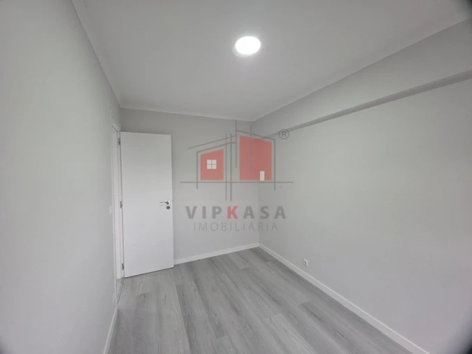 Apartamento T2 para Venda em Pontinha e Famões Foto 4