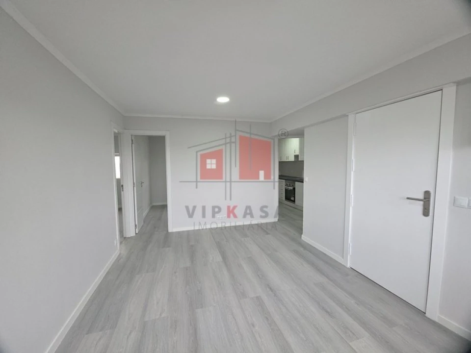 Apartamento T2 para Venda em Pontinha e Famões Foto 2