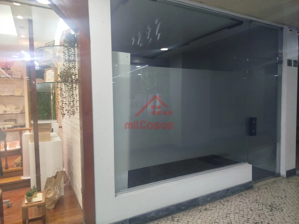 Loja para Arrendamento em Lumiar Foto 1