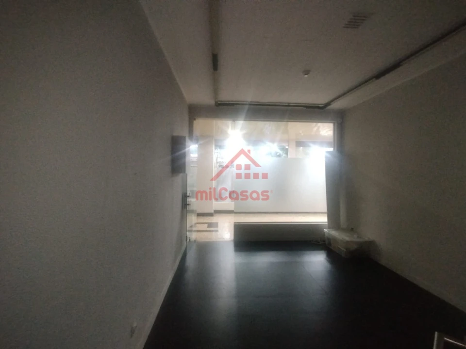 Loja para Arrendamento em Lumiar Foto 6