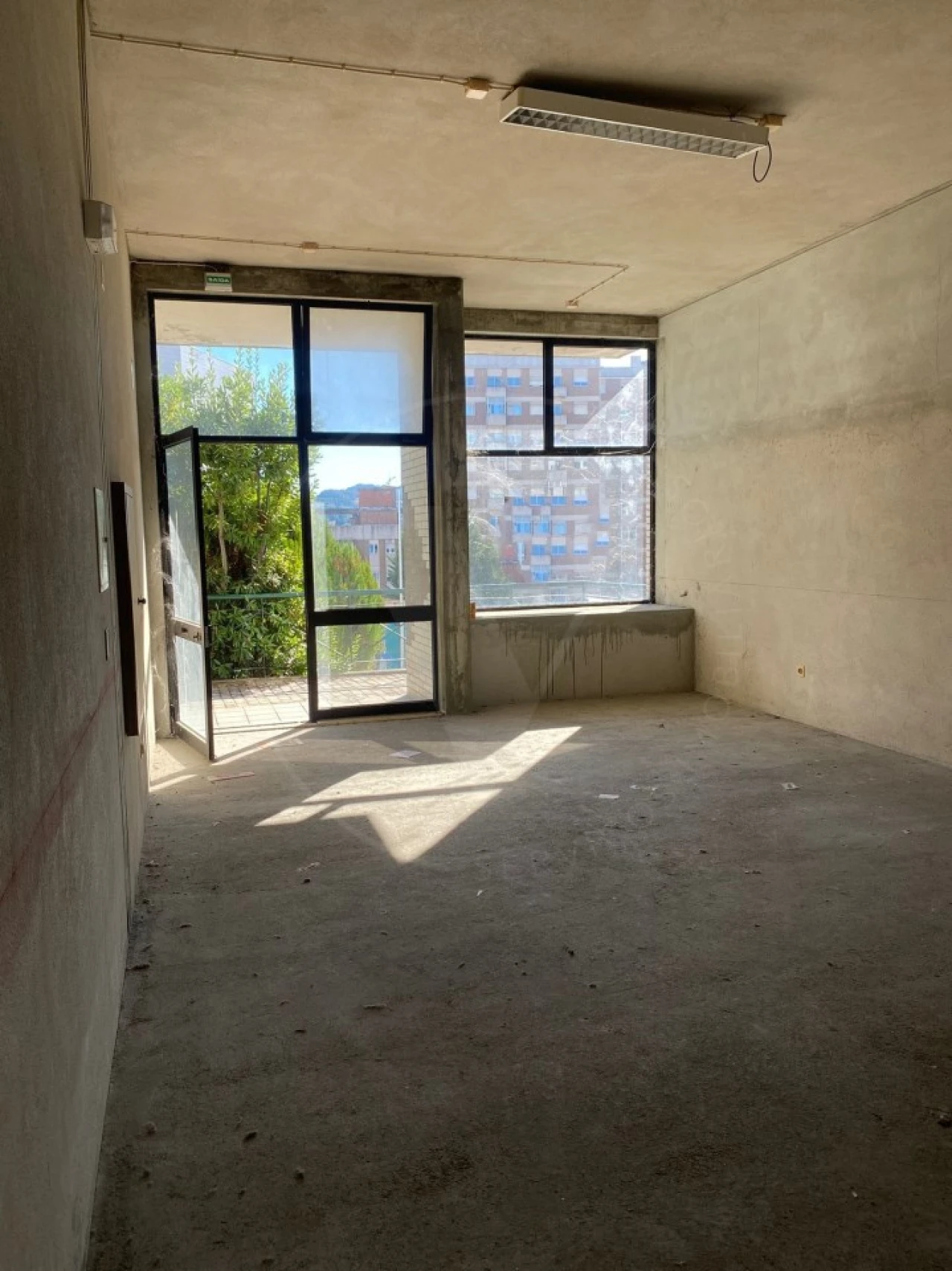 Loja para Arrendamento em Nossa Senhora da Conceição, São Pedro e São Dinis Foto 2