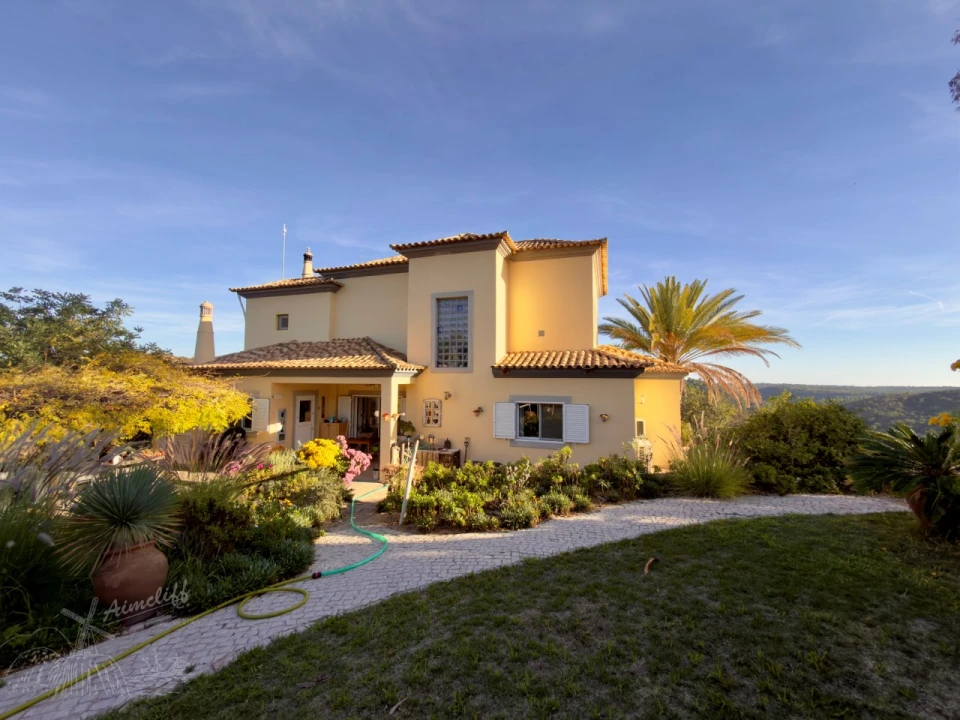 Moradia T4 para Venda em Santa Catarina da Fonte do Bispo Foto 1