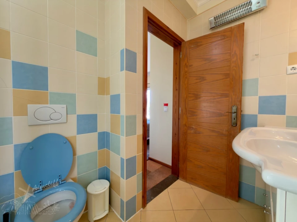 Moradia T4 para Venda em Santa Catarina da Fonte do Bispo Foto 15