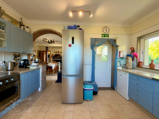 Moradia T4 para Venda em Santa Catarina da Fonte do Bispo Foto 4