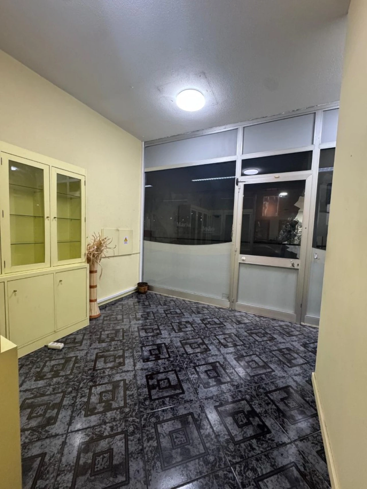 Loja para Venda em Mafamude e Vilar do Paraíso Foto 3