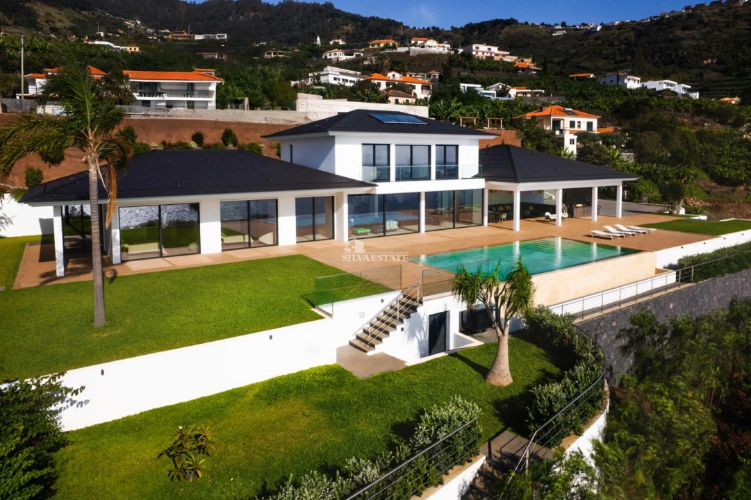 Moradia T5 para Venda em Arco da Calheta Foto 5