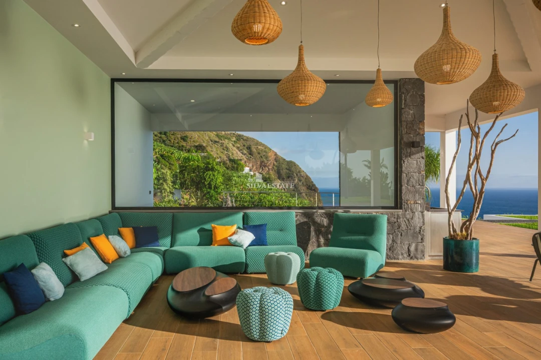 Moradia T5 para Venda em Arco da Calheta Foto 9