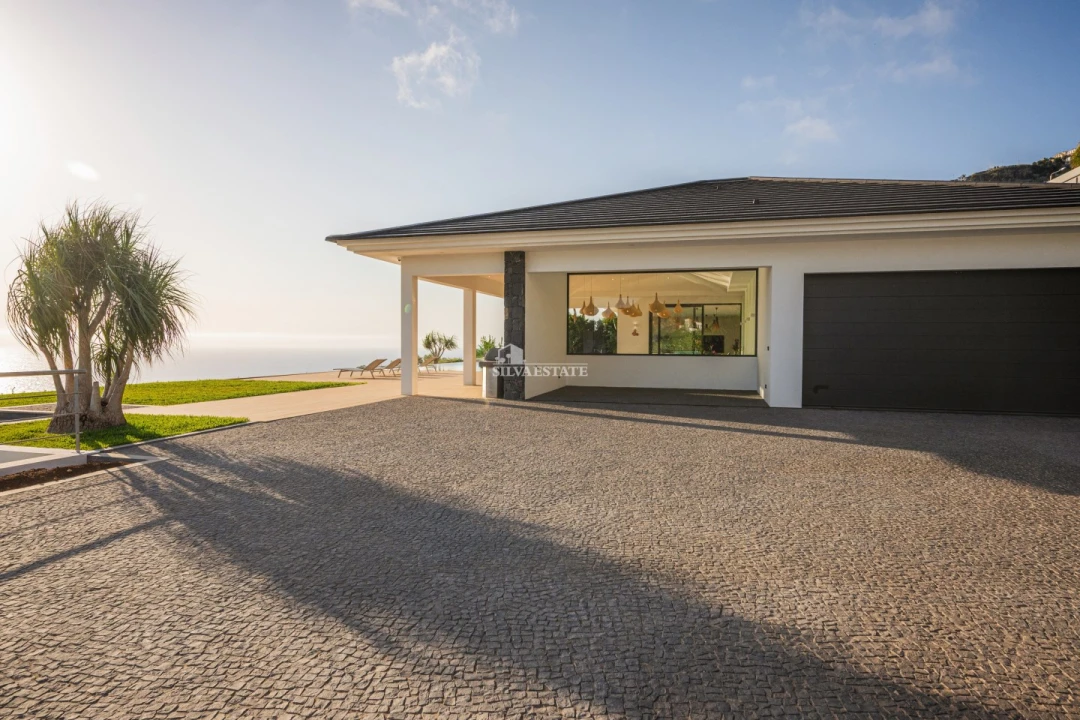 Moradia T5 para Venda em Arco da Calheta Foto 12