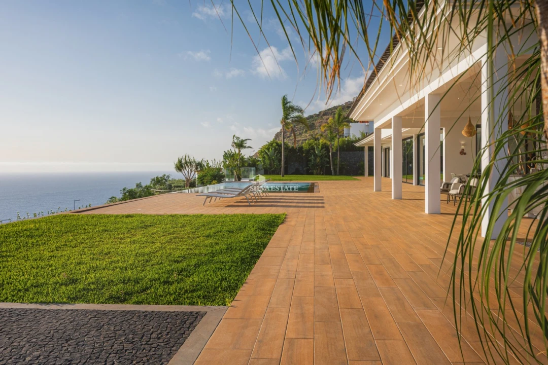 Moradia T5 para Venda em Arco da Calheta Foto 7