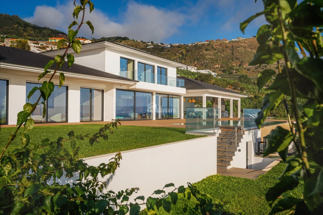 Moradia T5 para Venda em Arco da Calheta Foto 6