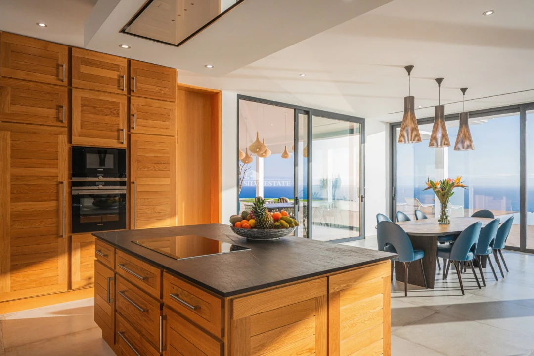 Moradia T5 para Venda em Arco da Calheta Foto 19