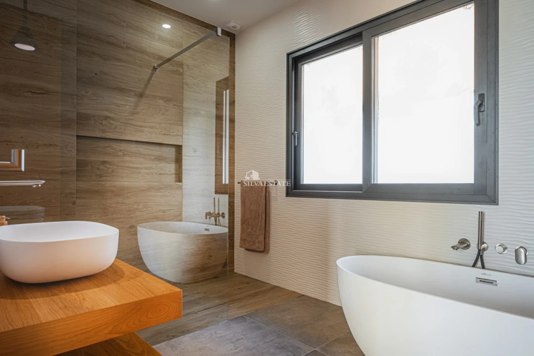 Moradia T5 para Venda em Arco da Calheta Foto 32