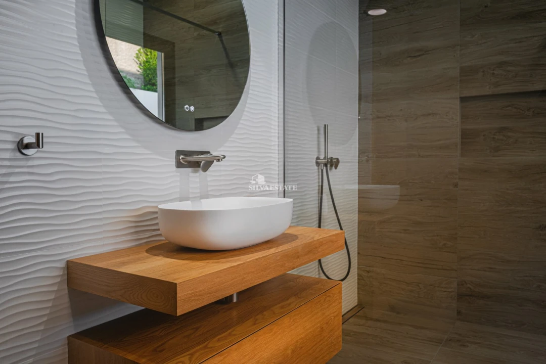 Moradia T5 para Venda em Arco da Calheta Foto 33