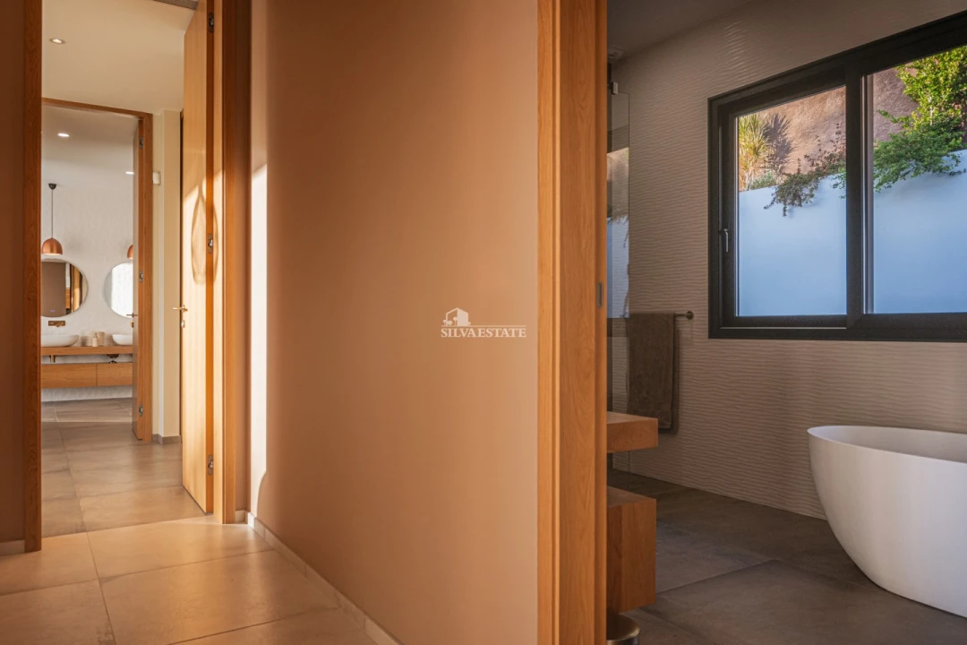 Moradia T5 para Venda em Arco da Calheta Foto 30