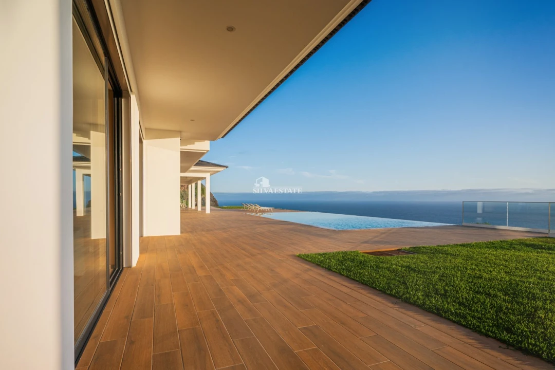 Moradia T5 para Venda em Arco da Calheta Foto 48